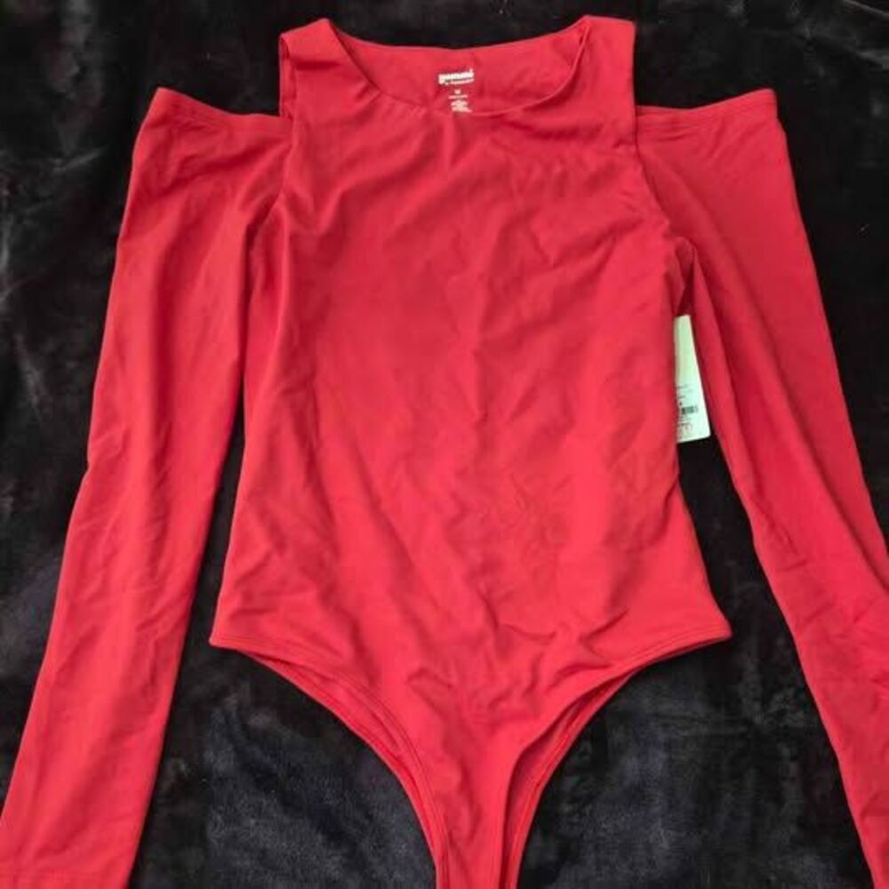 New With Tags Size M Yummi by Francesca's Red Off Shoulder Long Sleeve Leotard O
